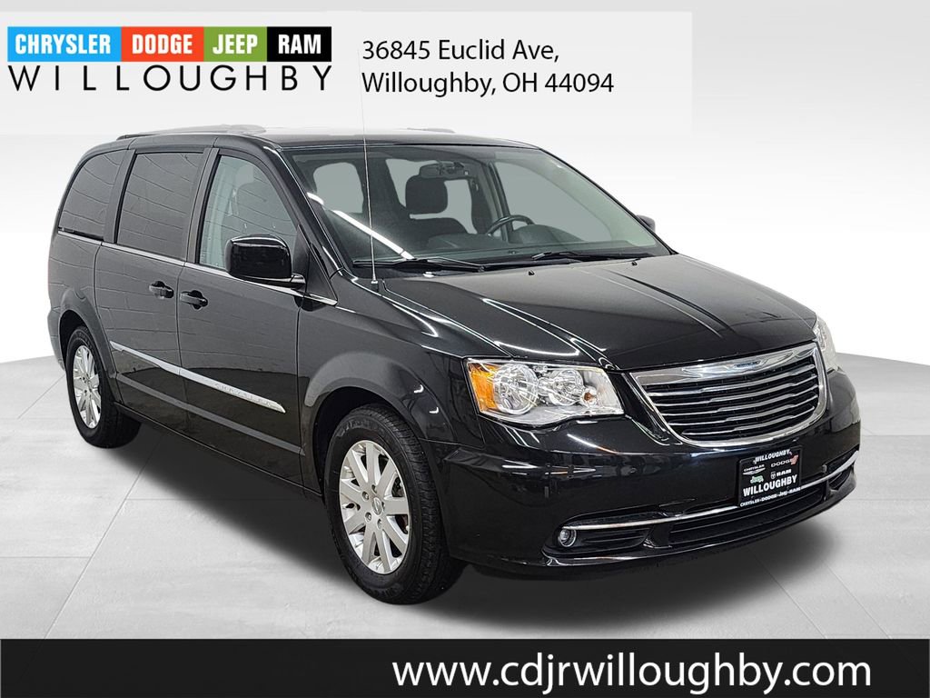 Used 2014 Chrysler Town & Country Touring image 3