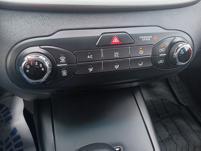 Used 2017 Kia Sorento AWD image 6