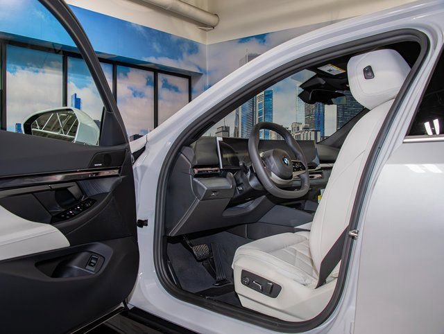 Used 2026 BMW 530i xDrive w/ Premium Package image 13