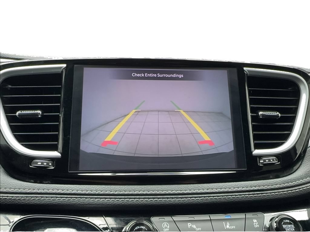 Used 2025 Chrysler Pacifica Limited FWD image 49