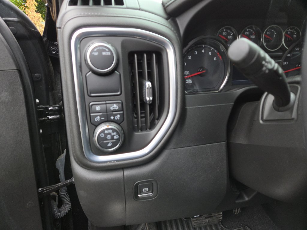 Used 2022 Chevrolet Silverado 1500 LTZ RWD image 18