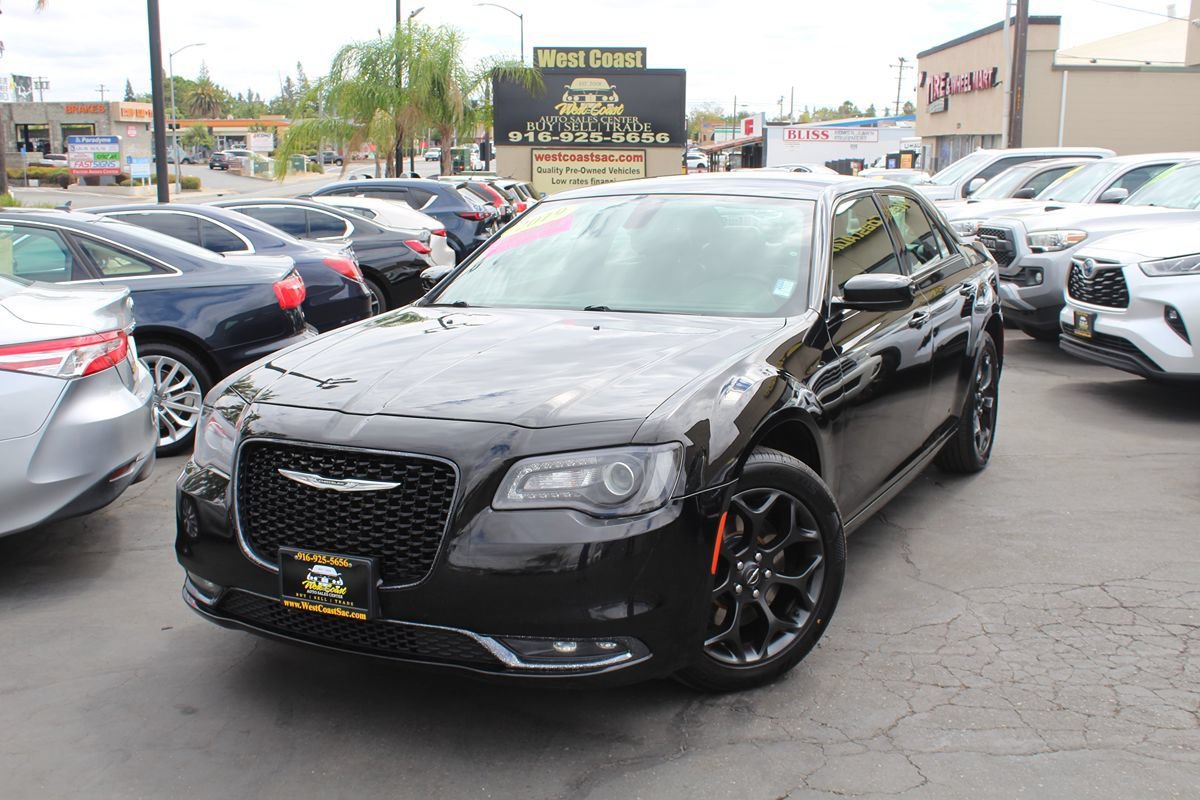 Used 2019 Chrysler 300 S AWD/4WD image 36