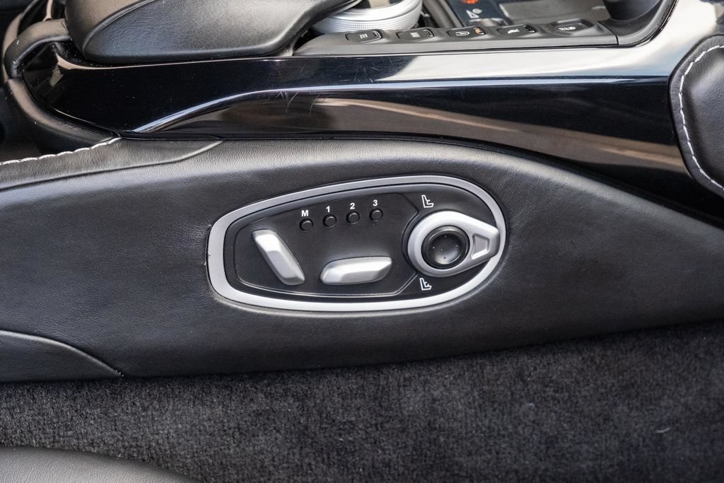 Used 2019 Aston Martin V8 Vantage Coupe RWD image 38