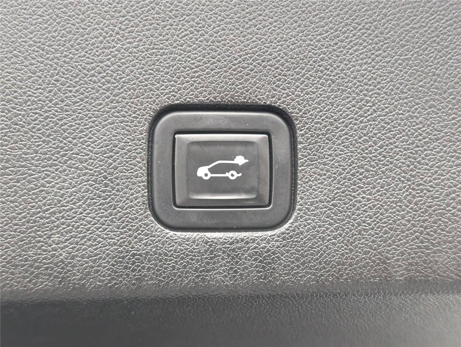 Used 2022 Cadillac XT6 Premium Luxury image 15