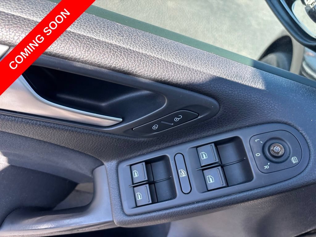 Used 2014 Volkswagen Golf 4-Door FWD image 16