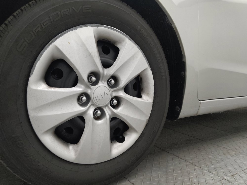 Used 2017 Kia Forte LX FWD image 31