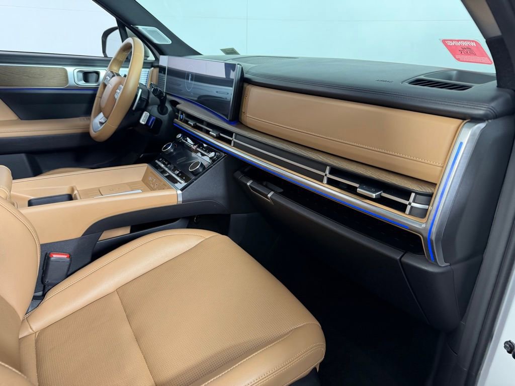 Used 2025 Hyundai Santa Fe Limited image 35