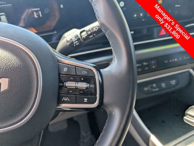 Used 2025 Kia Carnival FWD image 15