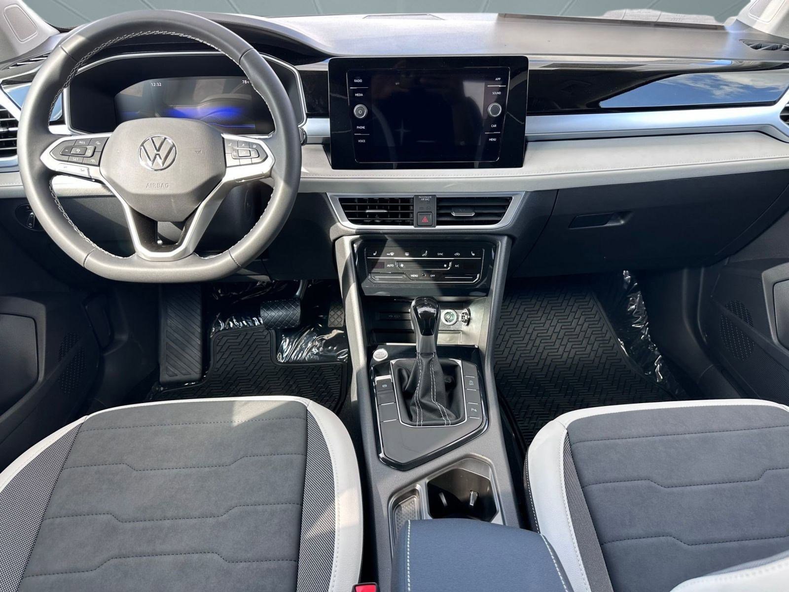 New 2026 Volkswagen Taos SE image 13