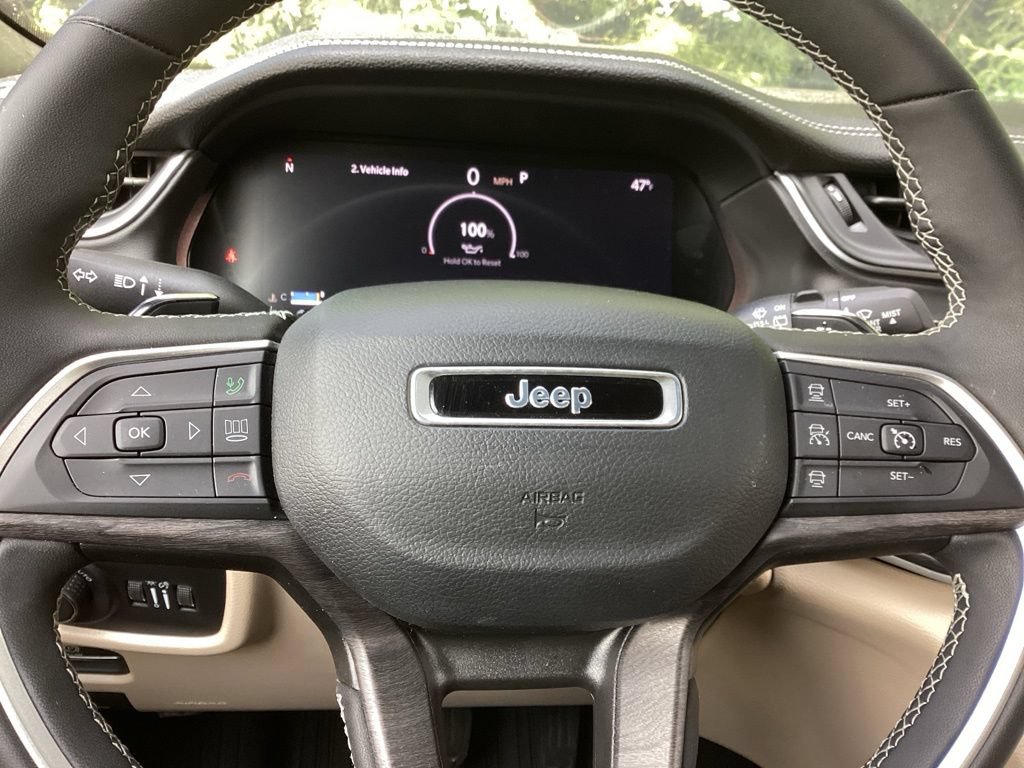Used 2023 Jeep Grand Cherokee Limited w/ Trailer Tow Prep Group (B) AWD/4WD image 17