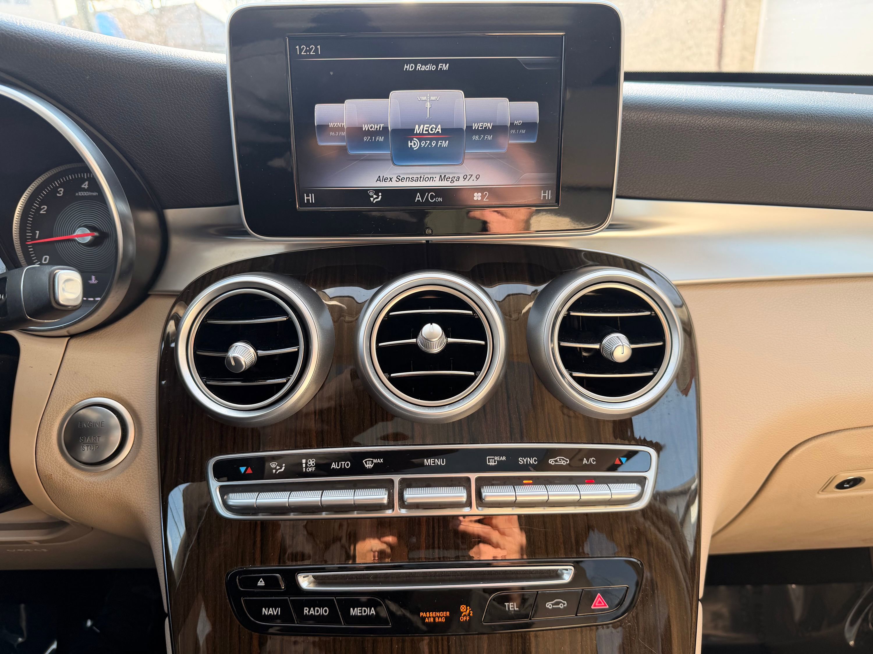 Used 2019 Mercedes-Benz GLC 300 4MATIC image 37