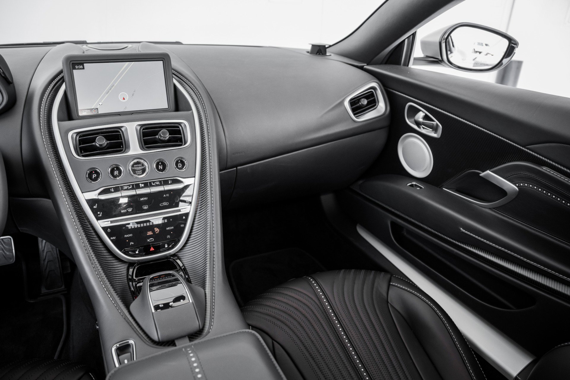 Used 2023 Aston Martin DB11 Coupe image 16