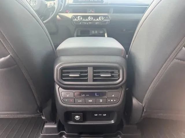 Used 2025 Honda Pilot Black Edition image 21