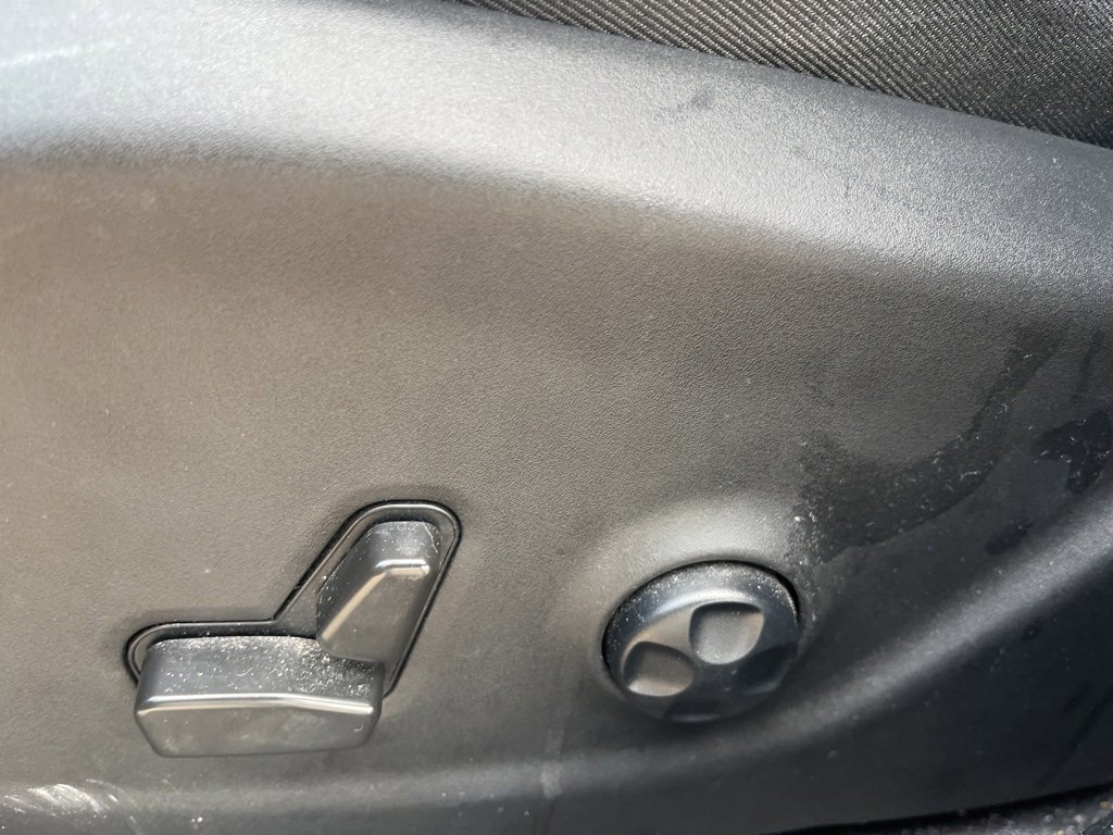 Used 2021 Jeep Cherokee Latitude Lux w/ Comfort/Convenience Group image 10