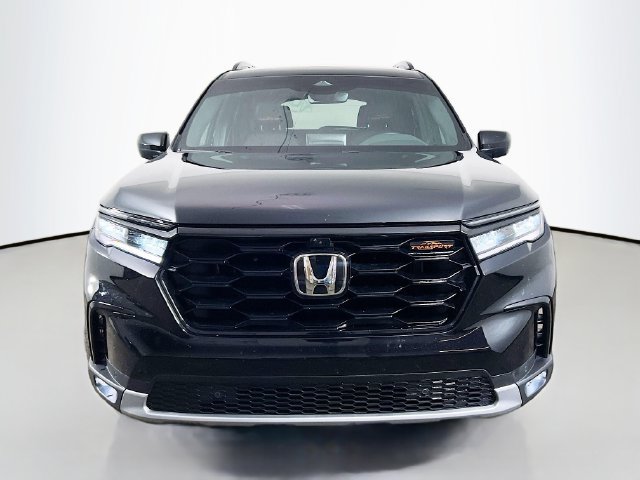 Used 2025 Honda Pilot TrailSport image 2