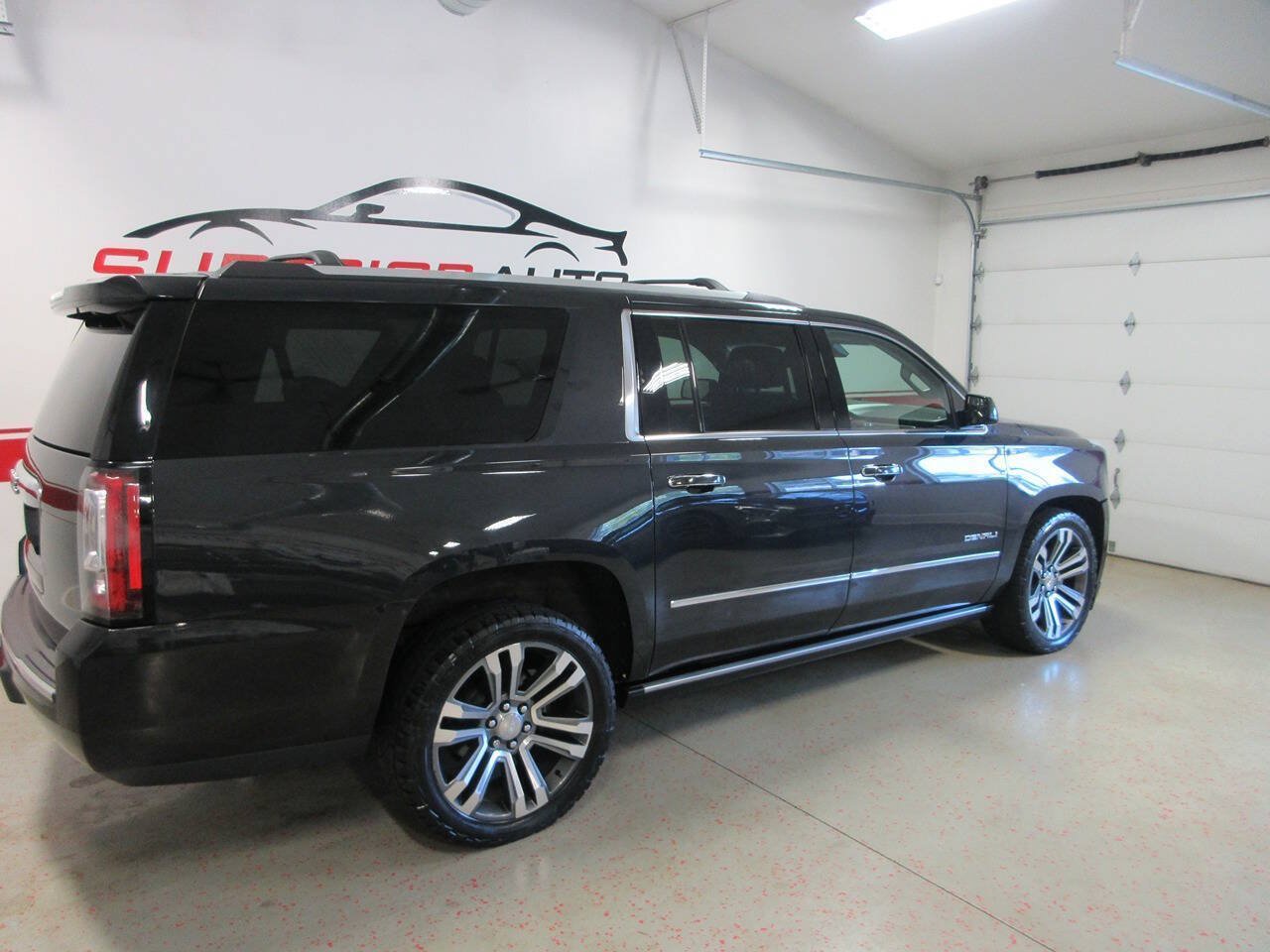 Used 2020 GMC Yukon XL Denali w/ Denali Premium Package AWD/4WD image 4