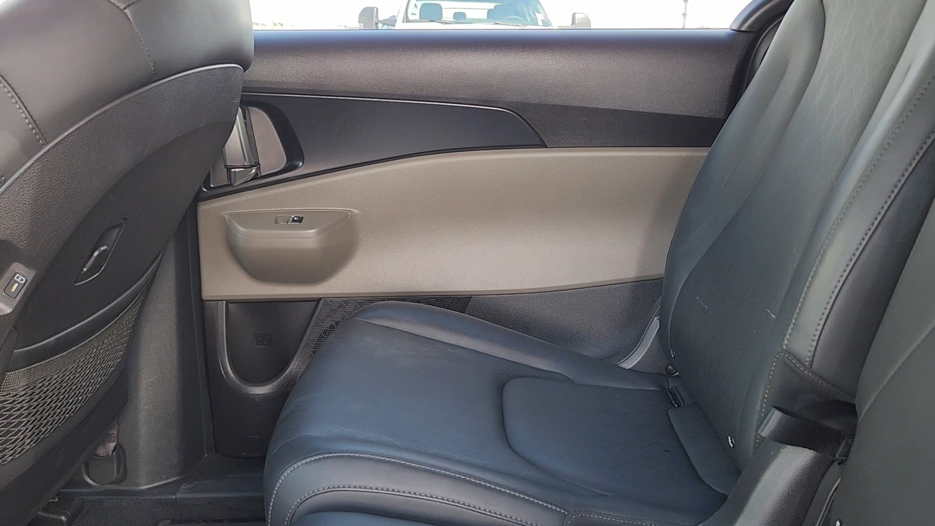 Used 2026 Kia Carnival LXS FWD image 16