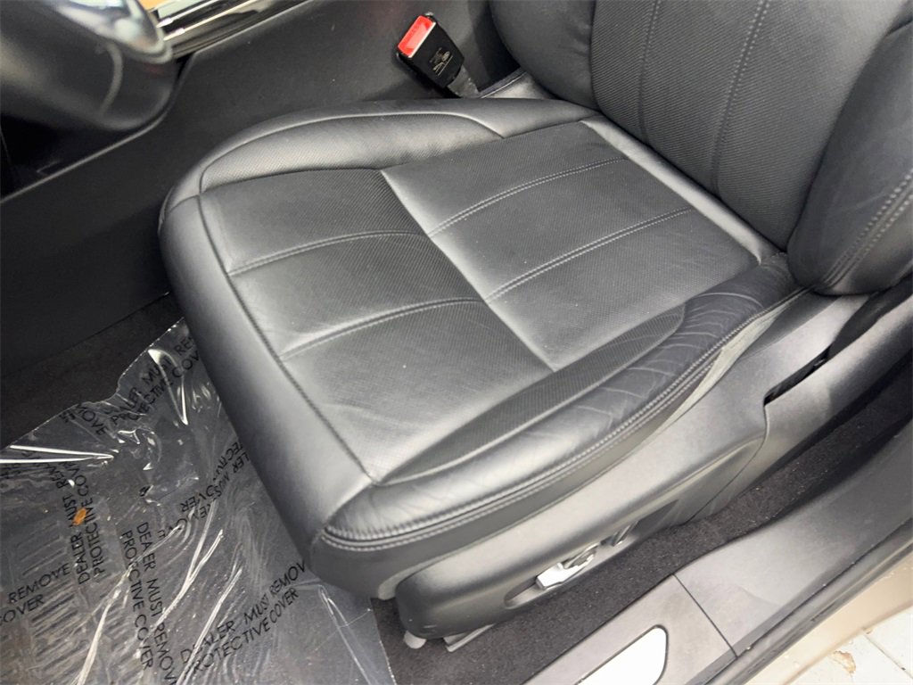 Used 2021 Land Rover Range Rover Evoque R-Dynamic SE image 28