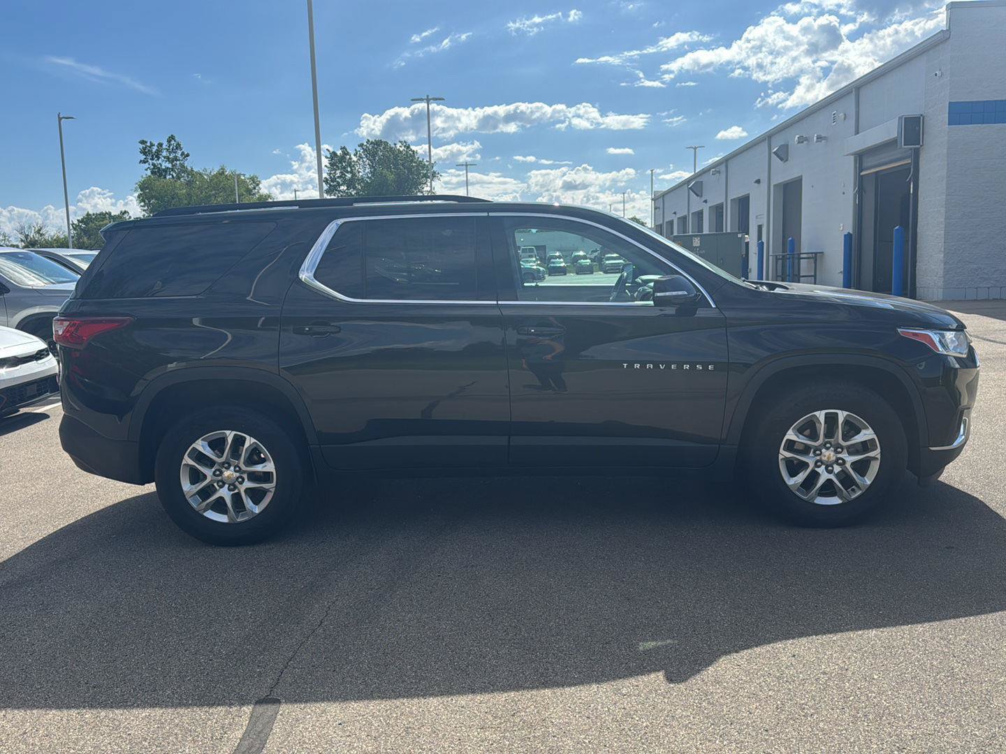 Used 2020 Chevrolet Traverse LT w/ LPO, Floor Liner Package AWD/4WD image 7