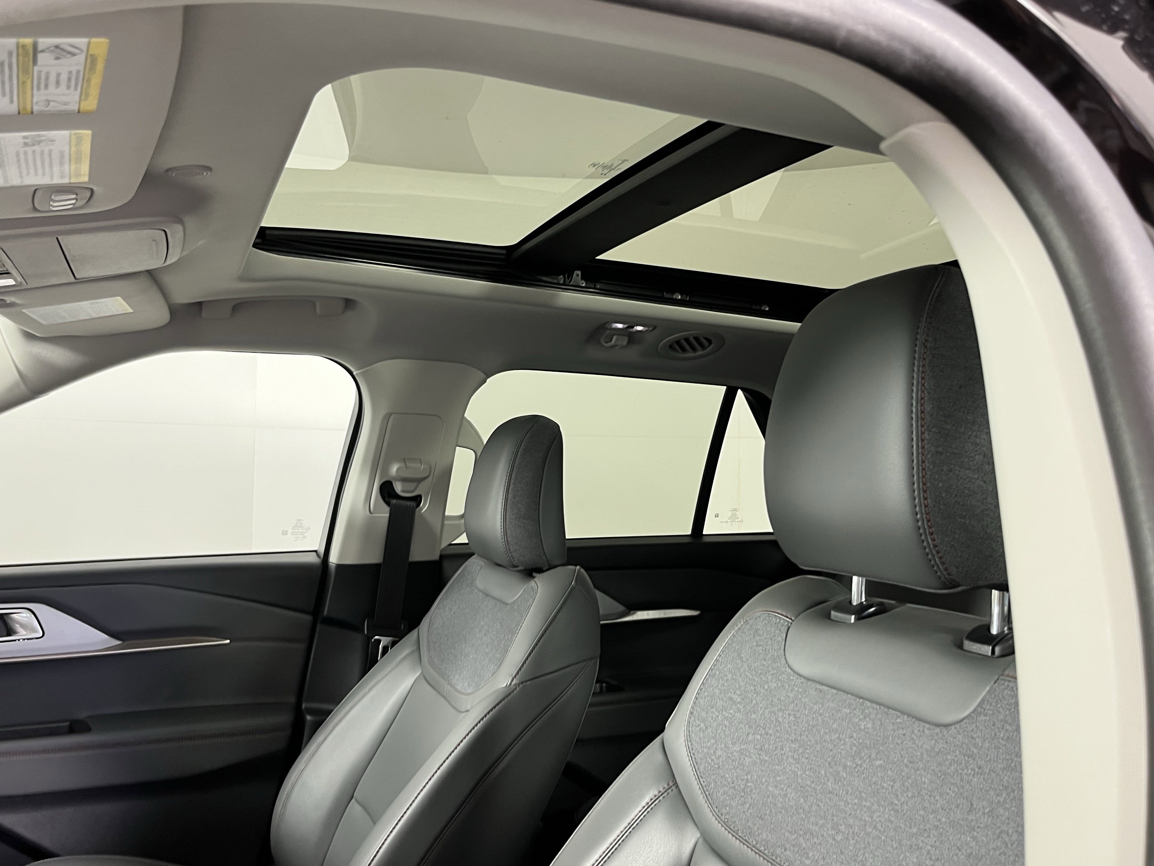 Used 2025 Ford Explorer Active w/ Active Comfort Package image 19