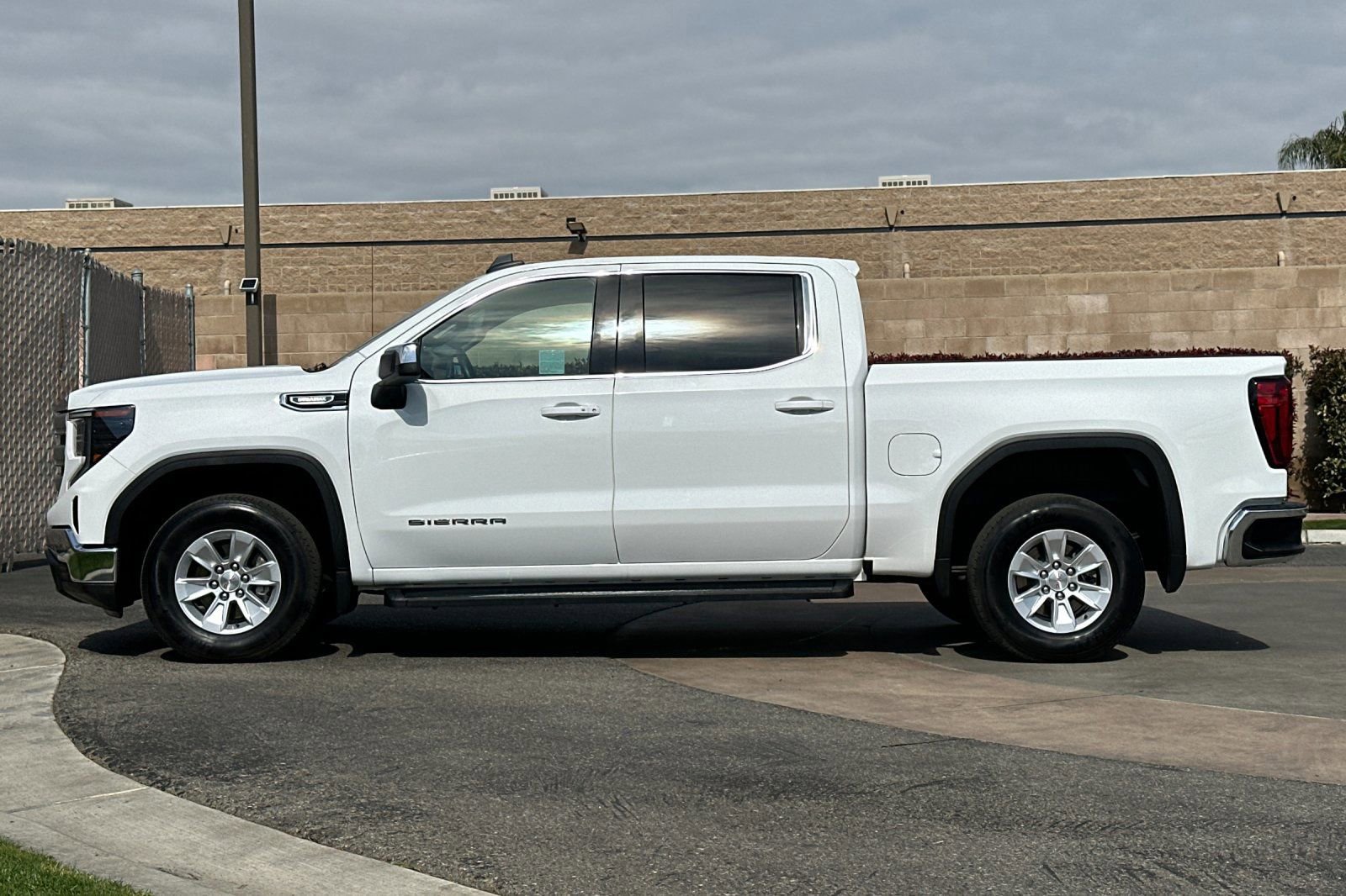 Certified 2024 GMC Sierra 1500 SLE image 7