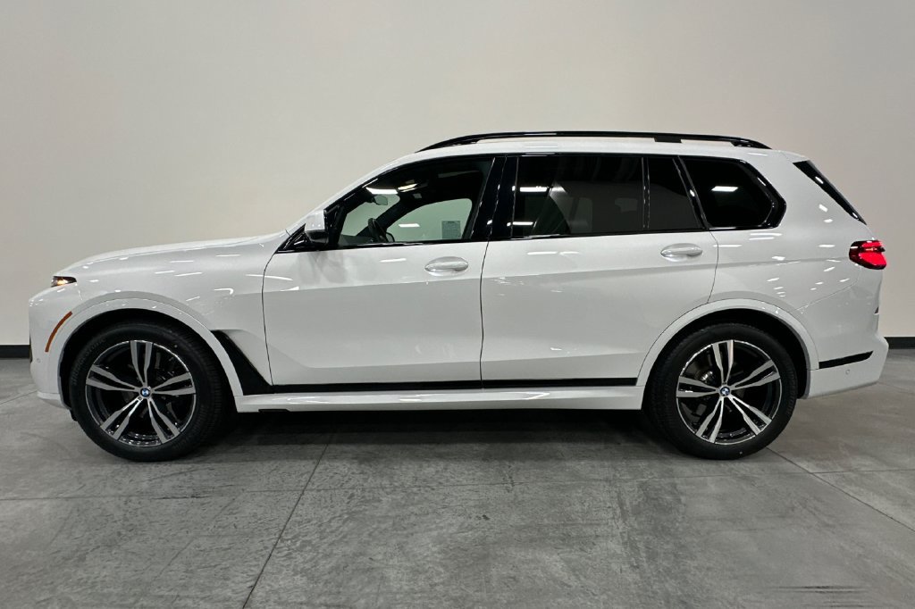 Certified 2024 BMW X7 xDrive40i w/ M Sport Package AWD/4WD image 7