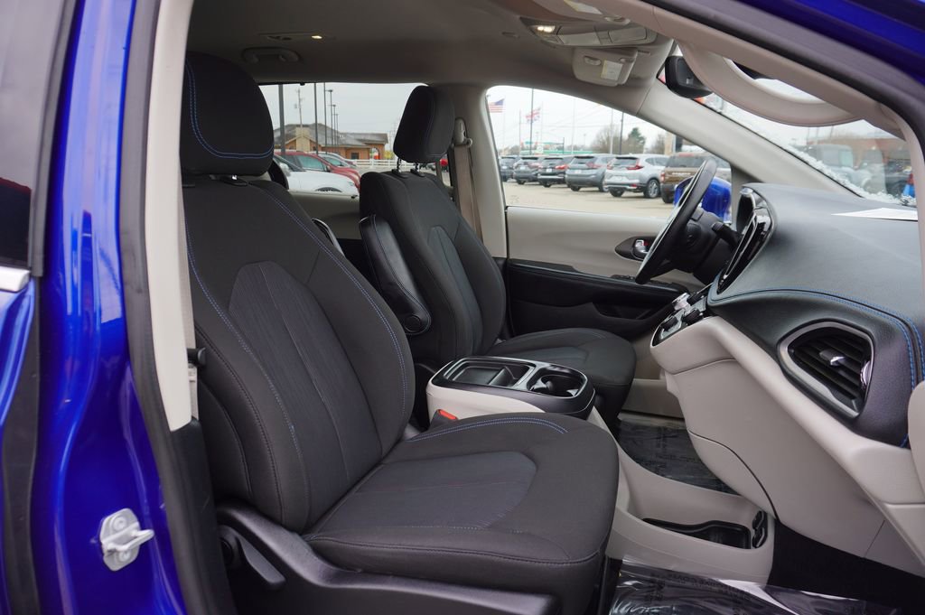 Used 2021 Chrysler Pacifica Touring image 28