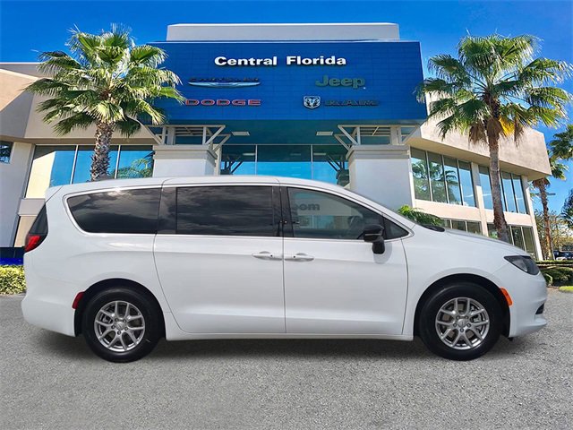 New 2026 Chrysler Voyager LX image 4