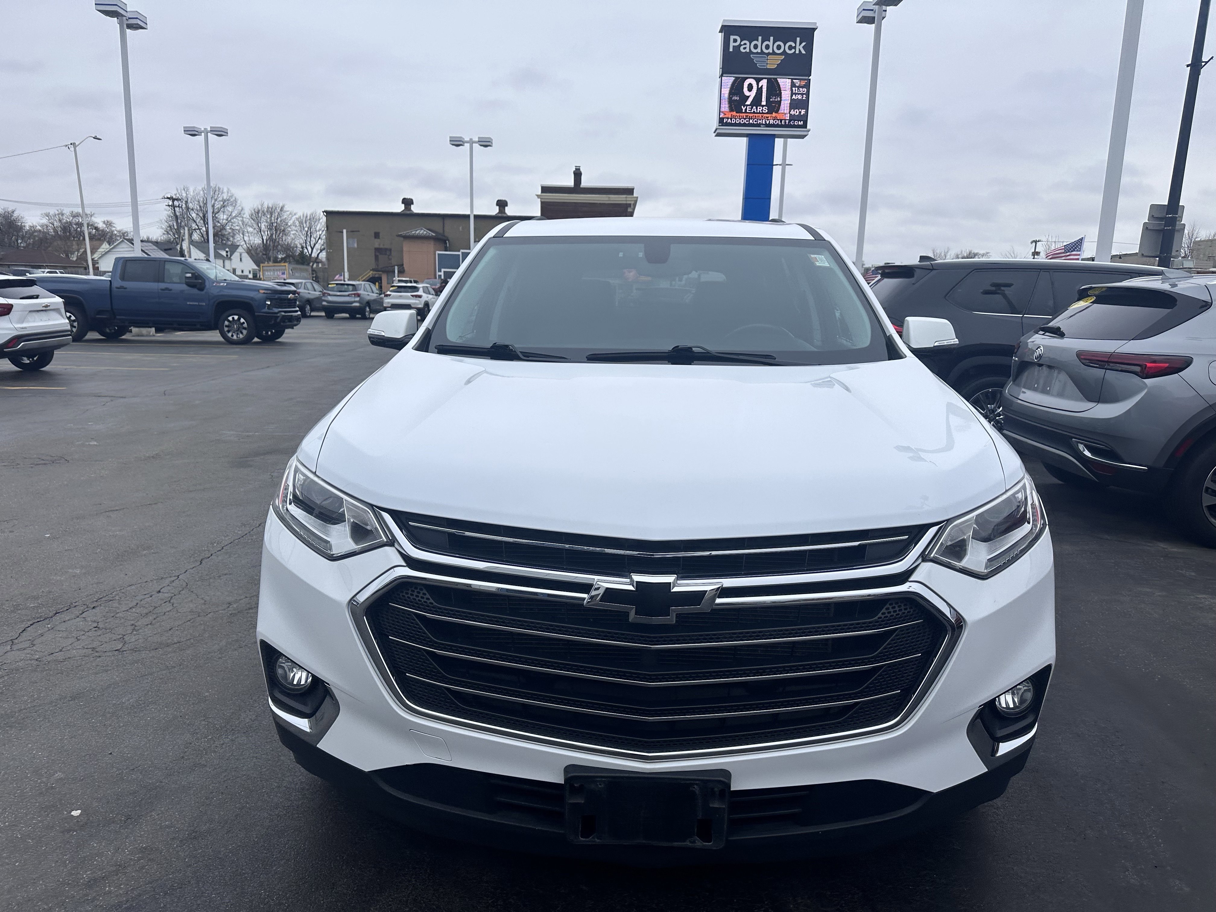 Used 2020 Chevrolet Traverse LT image 2
