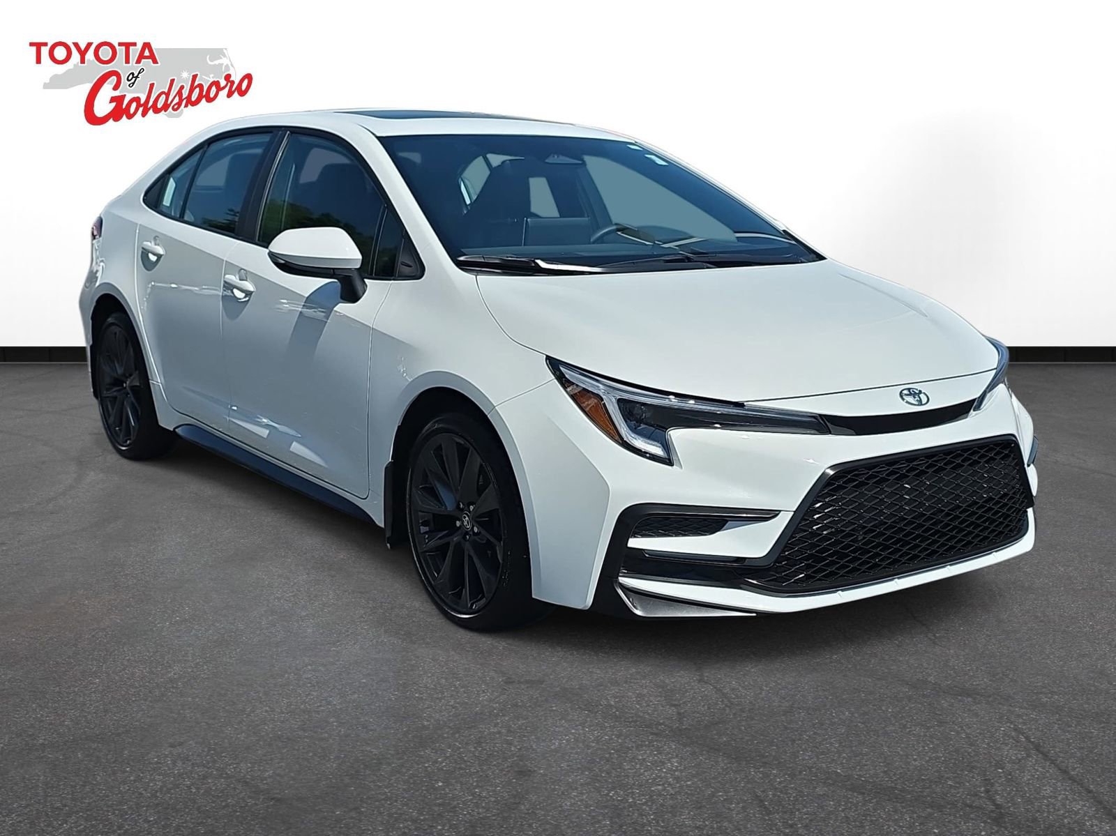 Used 2025 Toyota Corolla XSE FWD image 3