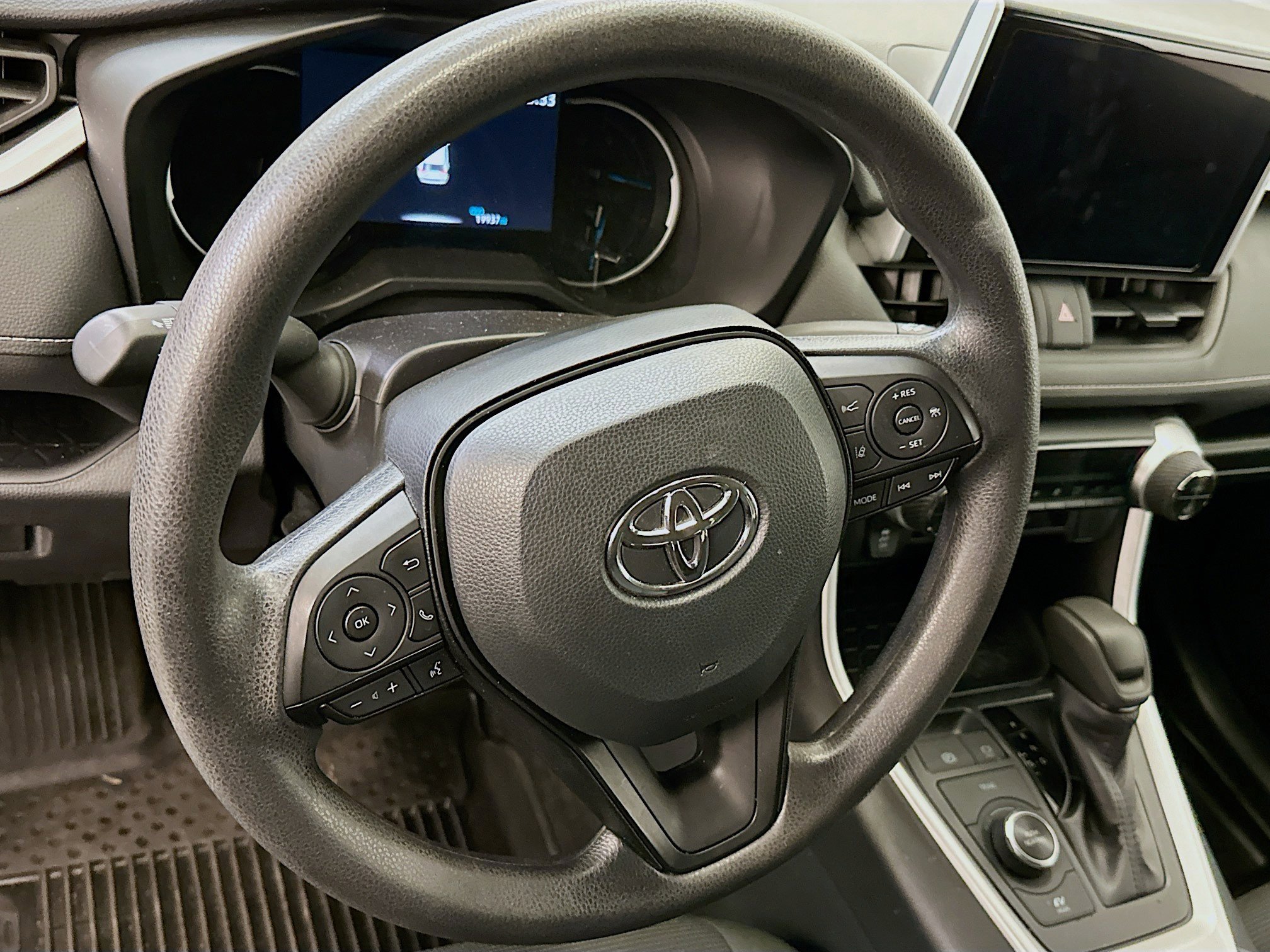 Used 2025 Toyota RAV4 LE image 18