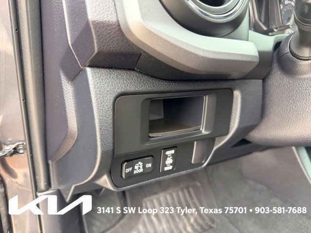 Used 2016 Toyota Tacoma TRD Sport w/ Premium & Technology Package RWD image 16