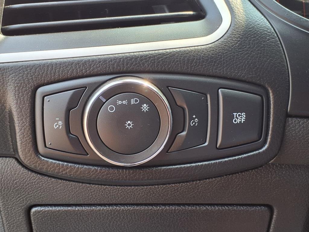 Used 2023 Ford Edge SEL image 16