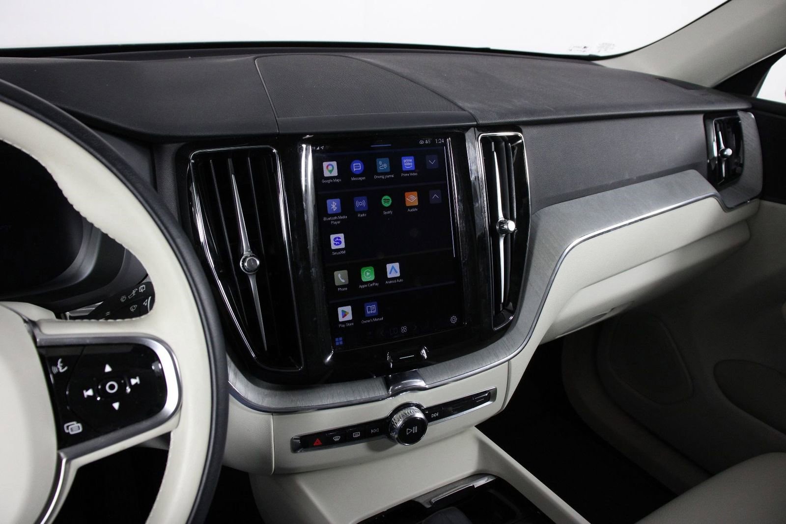 Certified 2025 Volvo XC60 T8 Plus w/ Protection Package Premier image 9