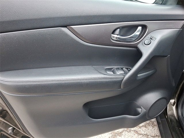 Used 2016 Nissan Rogue S image 12