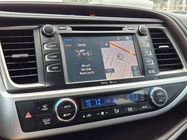 Used 2015 Toyota Highlander XLE FWD image 12