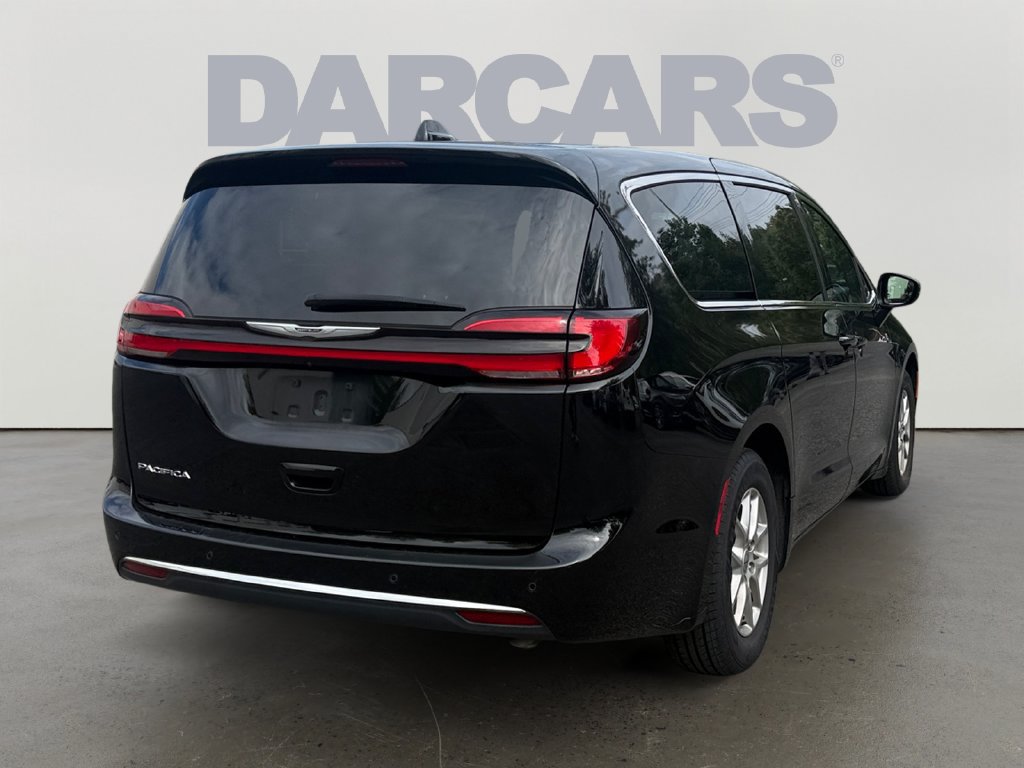 Used 2025 Chrysler Pacifica Select FWD image 7