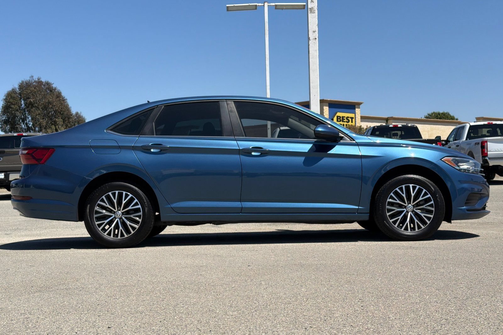 Used 2021 Volkswagen Jetta SE FWD image 3