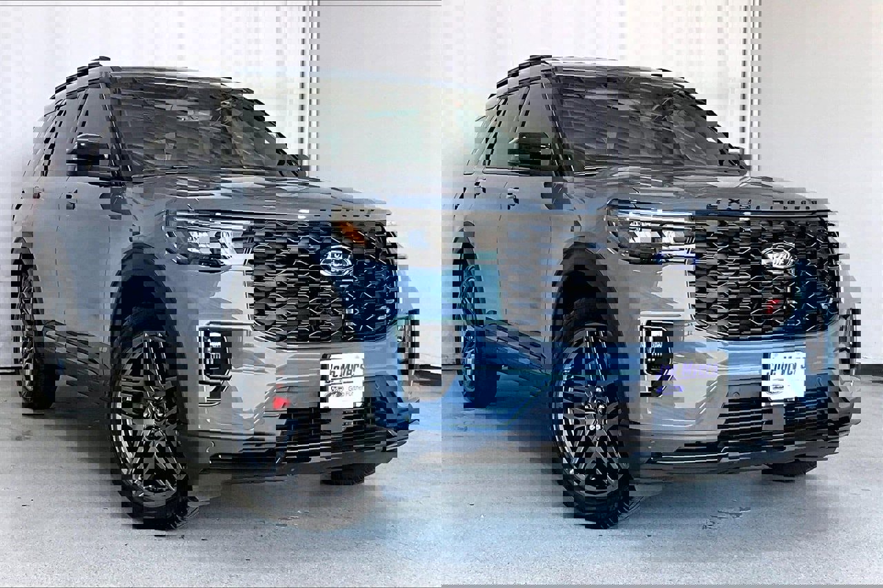 Certified 2025 Ford Explorer ST image 34