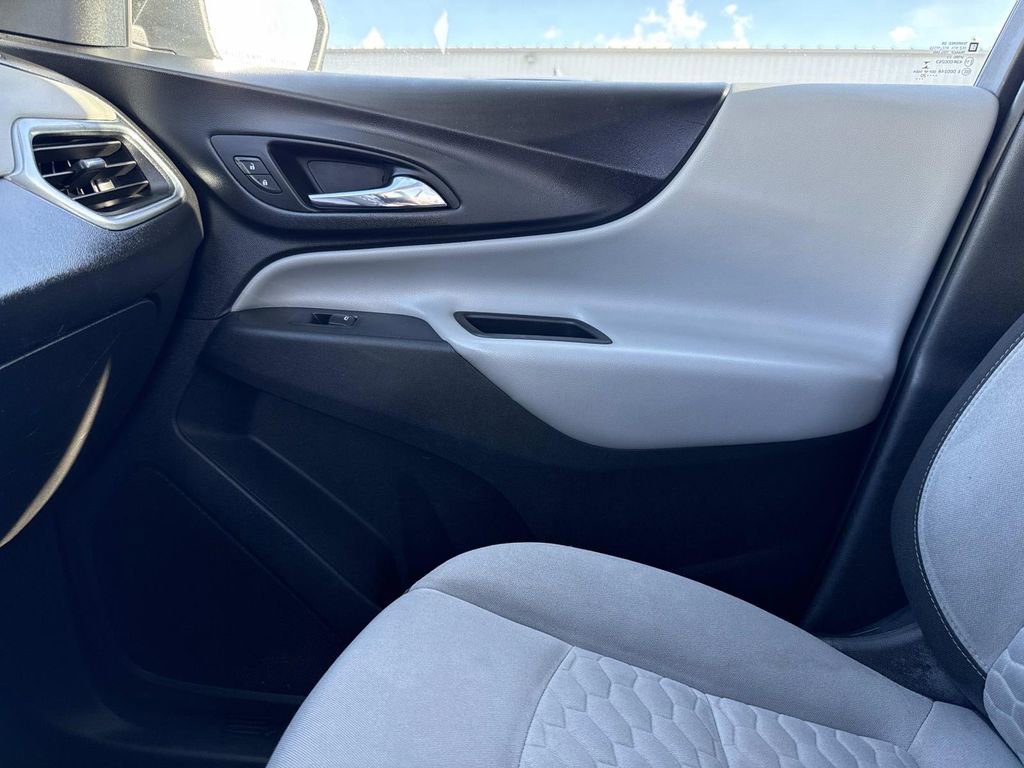 Used 2020 Chevrolet Equinox LS image 24