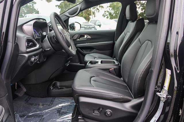 New 2026 Chrysler Voyager LX image 16