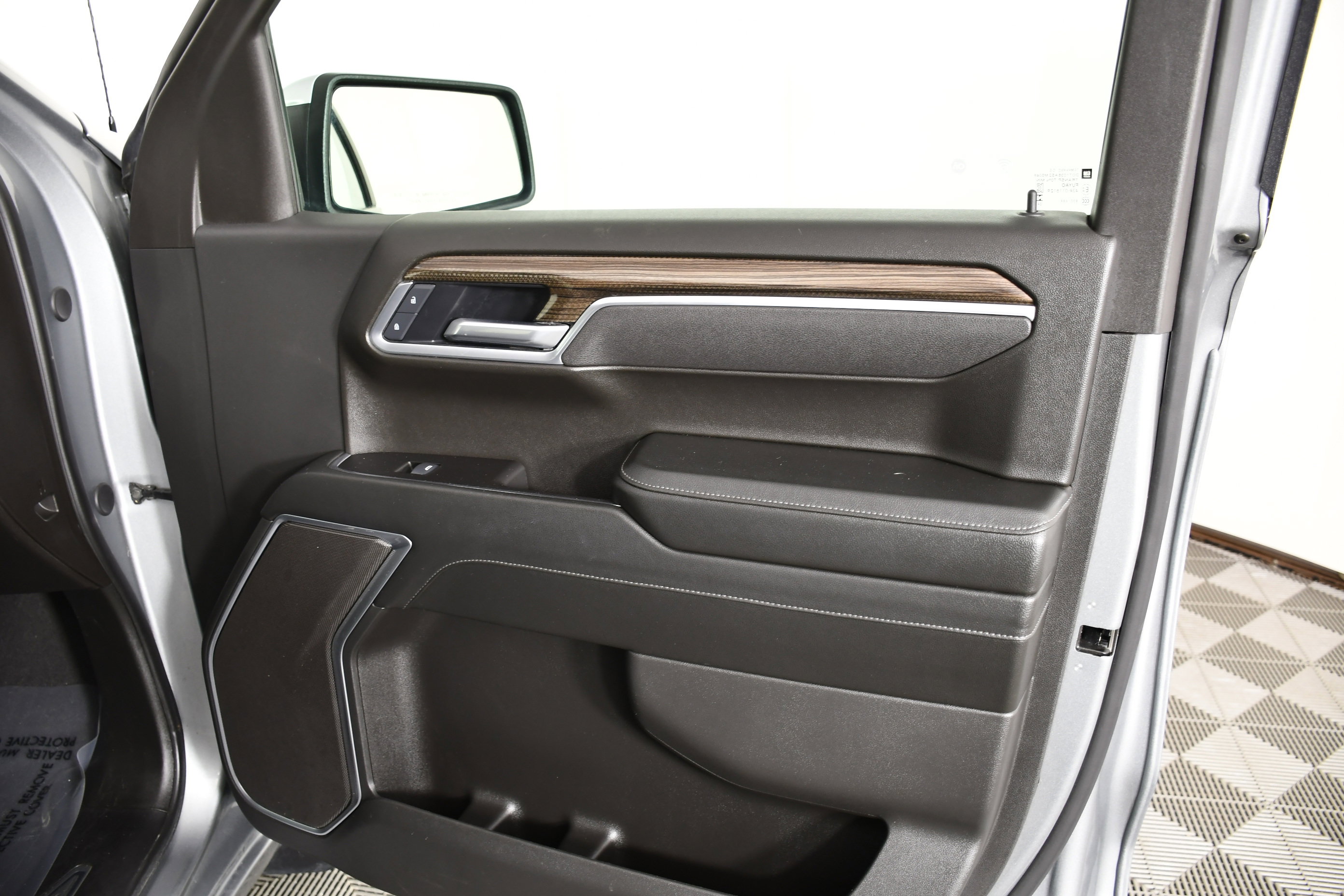 Used 2025 Chevrolet Silverado 1500 LT image 42