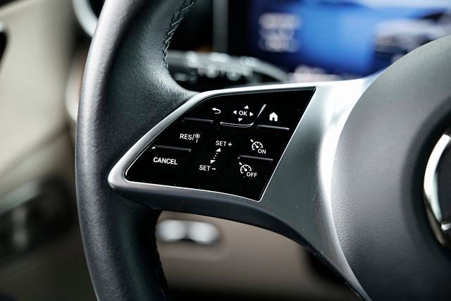 Used 2024 Mercedes-Benz GLC 300 4MATIC image 32