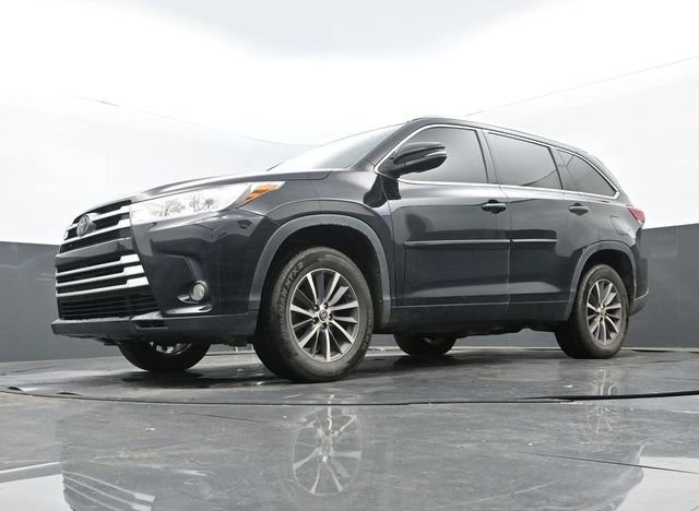 Used 2017 Toyota Highlander XLE FWD image 12