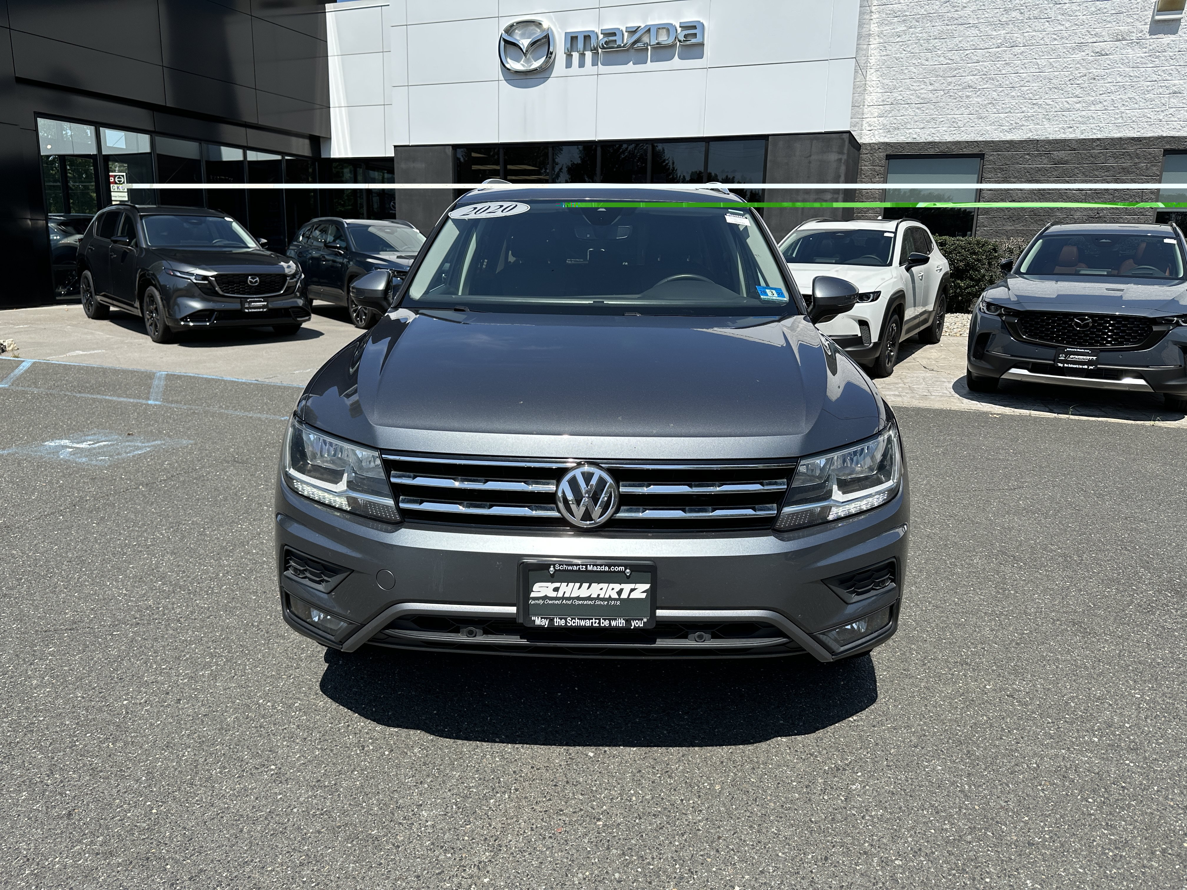 Used 2020 Volkswagen Tiguan SEL AWD/4WD image 17