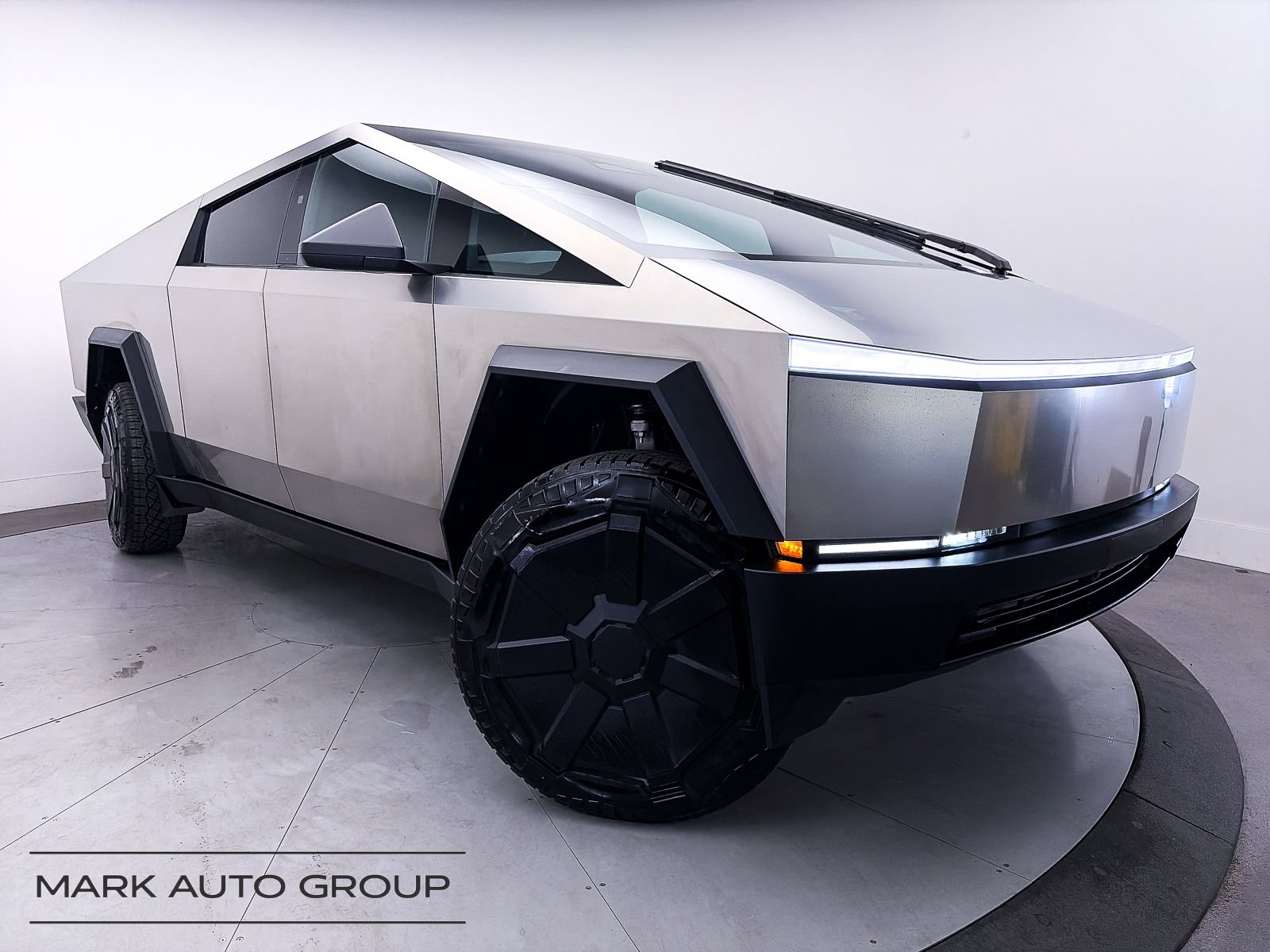 Used 2024 Tesla Cybertruck AWD Crew Cab image 1