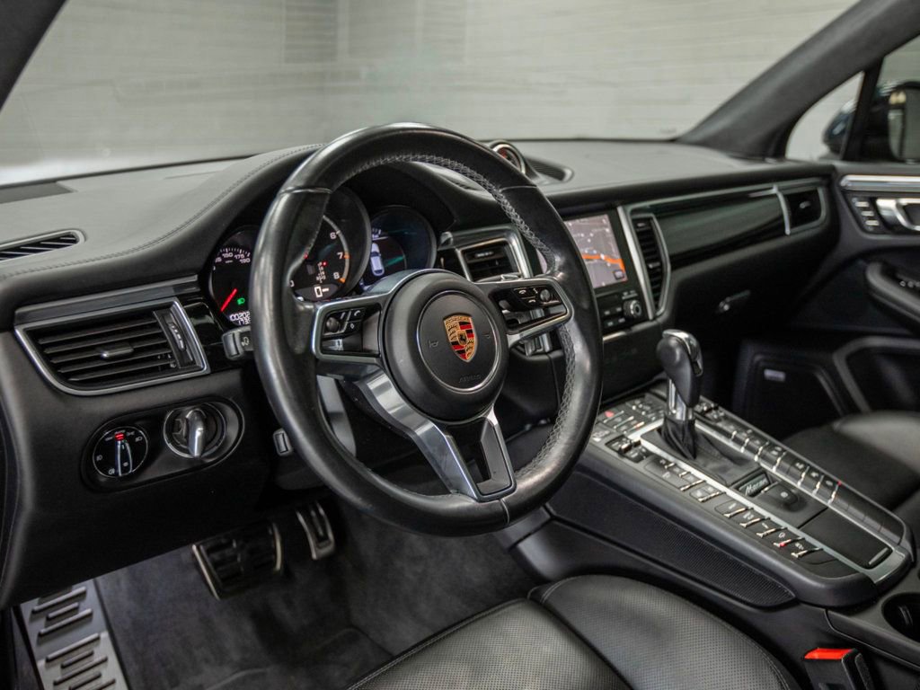 Used 2017 Porsche Macan Turbo AWD/4WD image 18