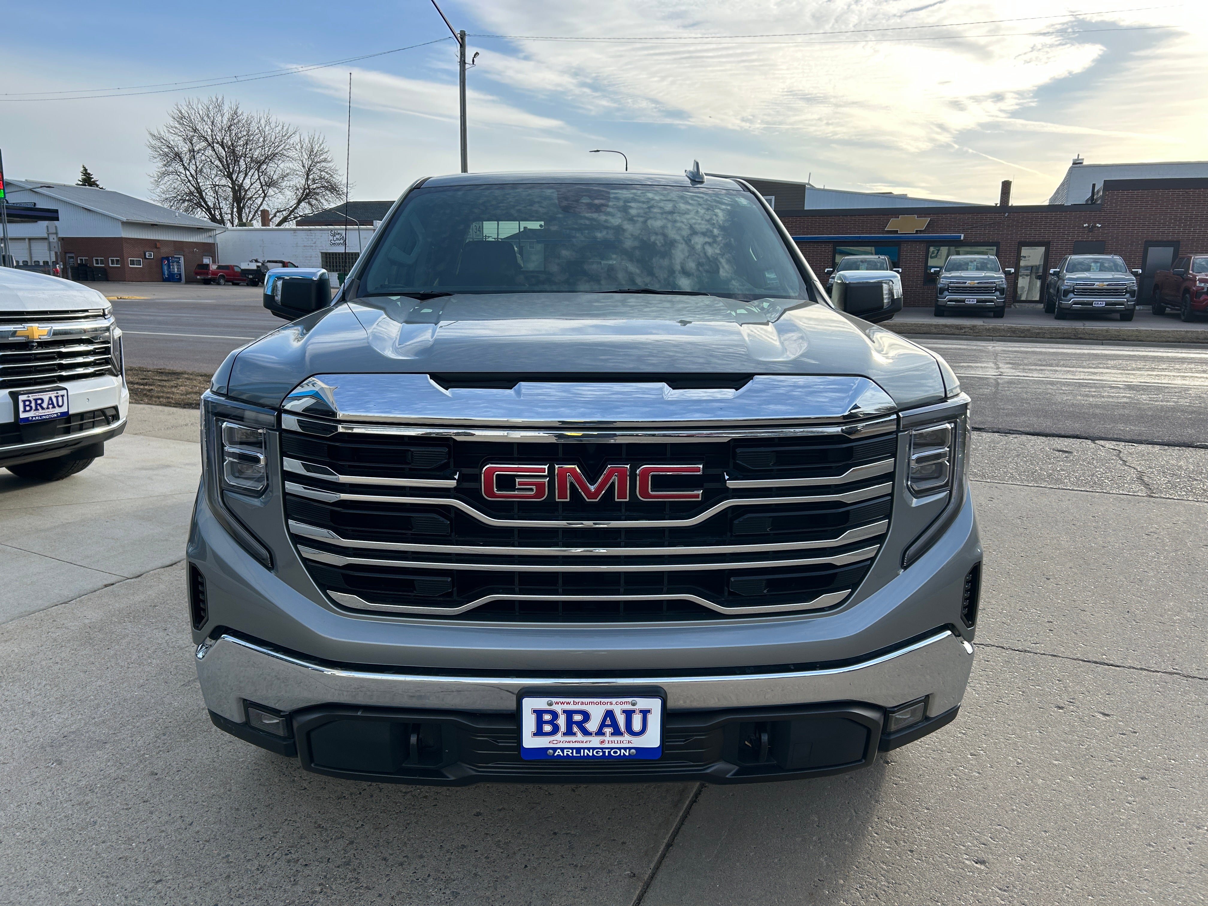 Used 2026 GMC Sierra 1500 SLT AWD/4WD image 3