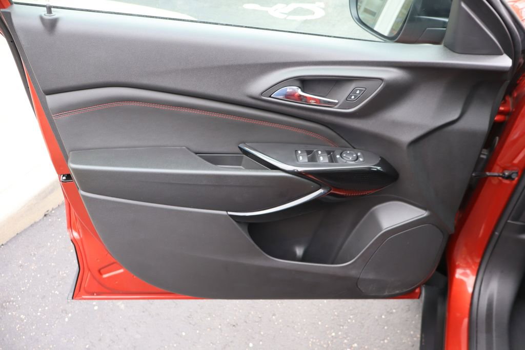 Used 2024 Chevrolet Trax RS w/ Sunroof Package image 24