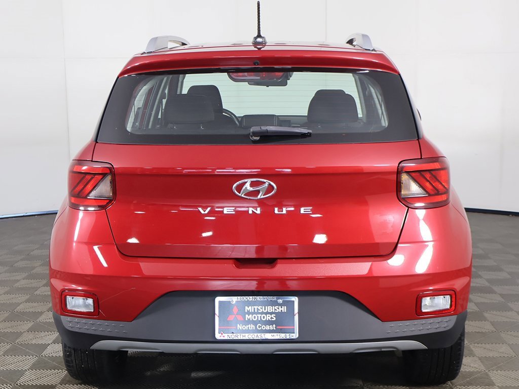 Used 2023 Hyundai Venue SEL image 10